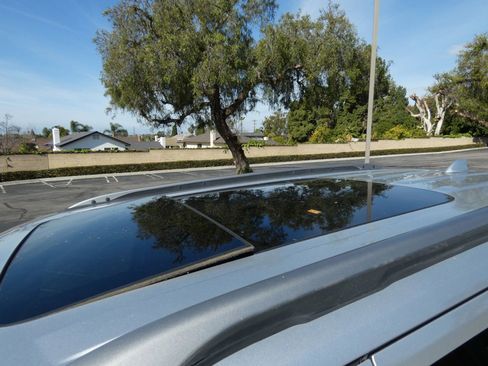 Used 2017 Ford Explorer XLT w/ Equipment Group 202A image 18