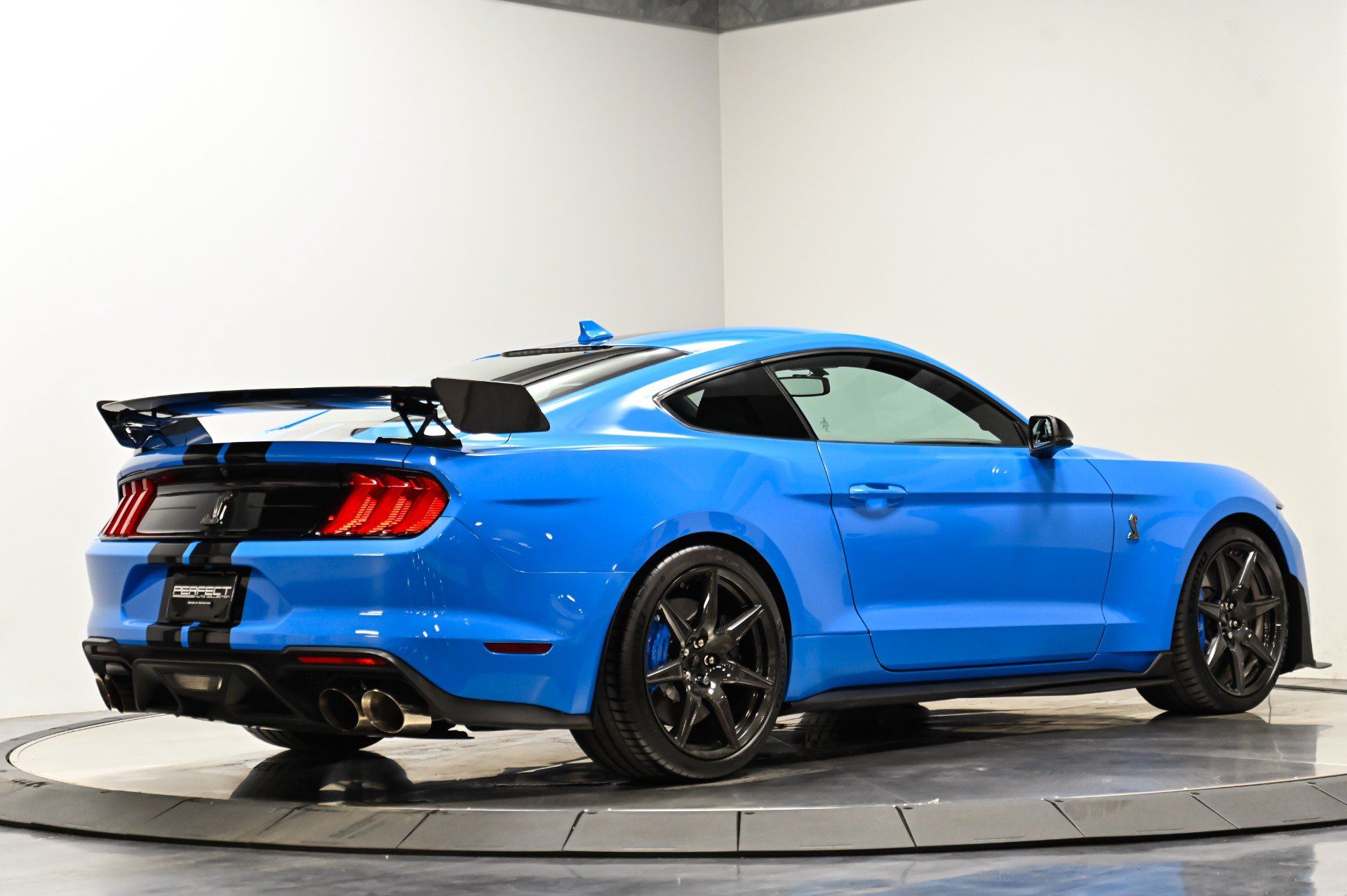 Used 2022 Ford Mustang Shelby GT500 w/ Carbon Fiber Track Pack RWD image 22