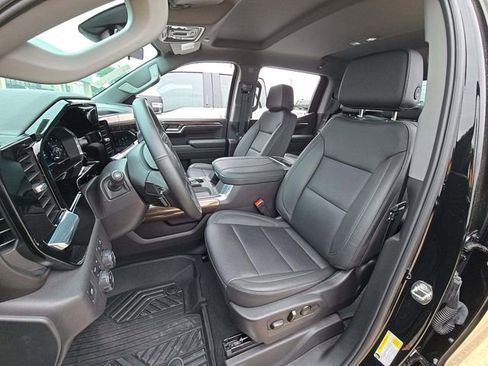 Used 2024 Chevrolet Silverado 1500 LT Trail Boss w/ LT Trail Boss Premium Package AWD/4WD image 6