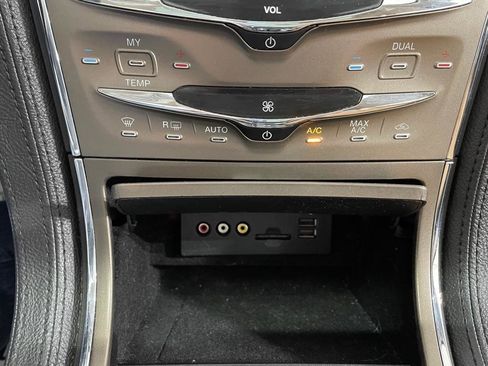 Used 2011 Lincoln MKX AWD w/ 102A Rapid Spec Order Code image 32