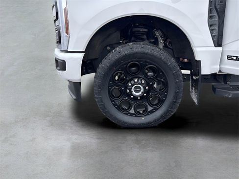 Used 2026 Ford F350 Lariat w/ Black Appearance Package image 30