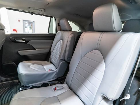 Certified 2026 Toyota Highlander XLE AWD/4WD image 30