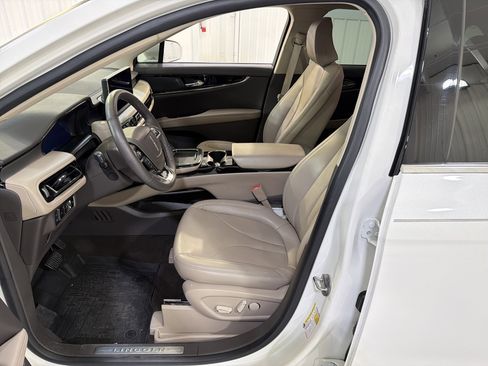 Used 2022 Lincoln Nautilus Standard w/ Premium Package image 10