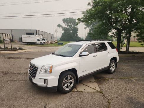 Used 2017 GMC Terrain SLE w/ Driver Alert Package I FWD image 26