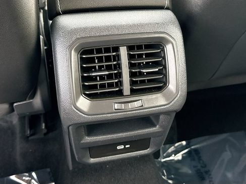 Used 2022 Volkswagen Taos SE FWD image 19