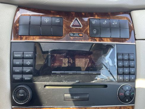 Used 2005 Mercedes-Benz CLK 320 Coupe image 23