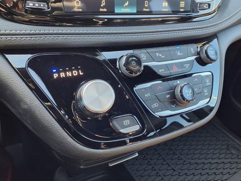 New 2026 Chrysler Pacifica Select image 8