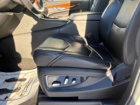 Used 2020 Cadillac Escalade Luxury image 10