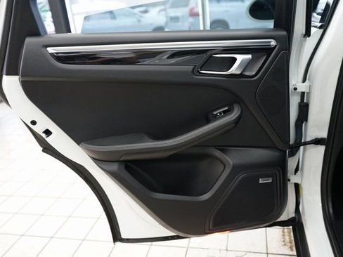 Used 2018 Porsche Macan Base image 51