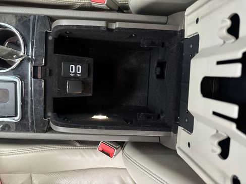 Used 2016 Lincoln Navigator Select AWD/4WD image 28
