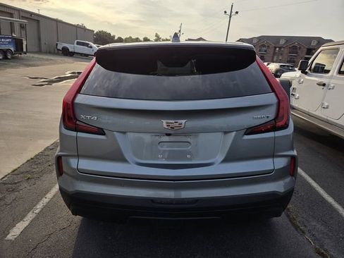 Used 2024 Cadillac XT4 Luxury w/ Cold Weather Package FWD image 8