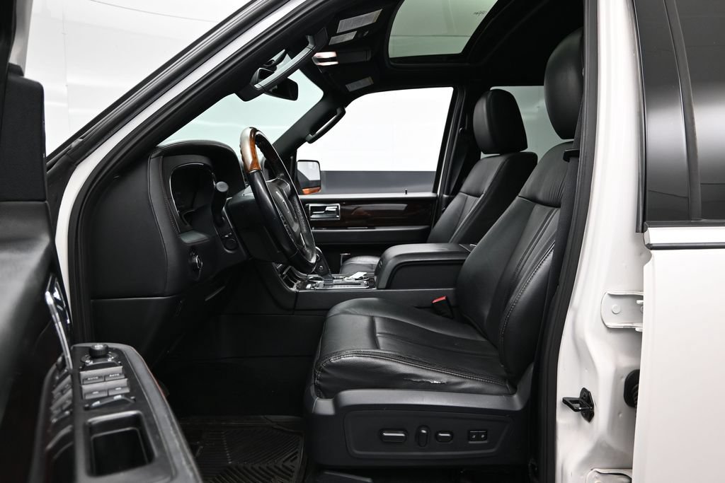 Used 2016 Lincoln Navigator Reserve AWD/4WD image 17