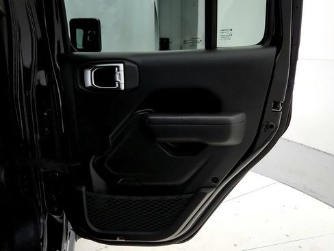 Used 2025 Jeep Wrangler Unlimited Sport AWD/4WD image 17