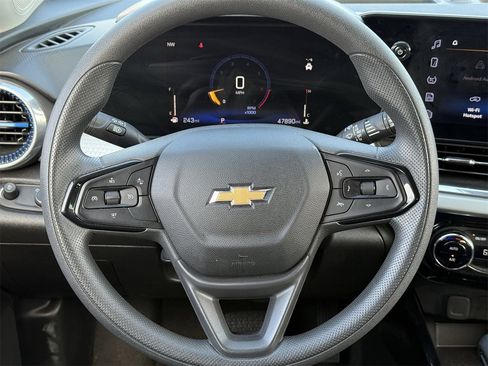 Certified 2025 Chevrolet Trax LT image 12