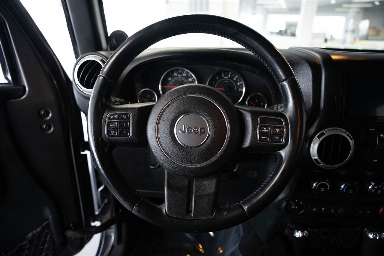 Used 2014 Jeep Wrangler Unlimited Rubicon w/ Connectivity Group AWD/4WD image 13