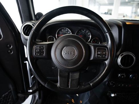 Used 2014 Jeep Wrangler Unlimited Rubicon w/ Connectivity Group AWD/4WD image 13