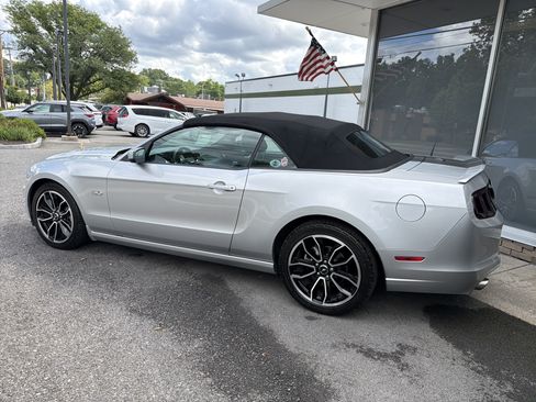Used 2014 Ford Mustang GT Premium w/ Comfort Package RWD image 5