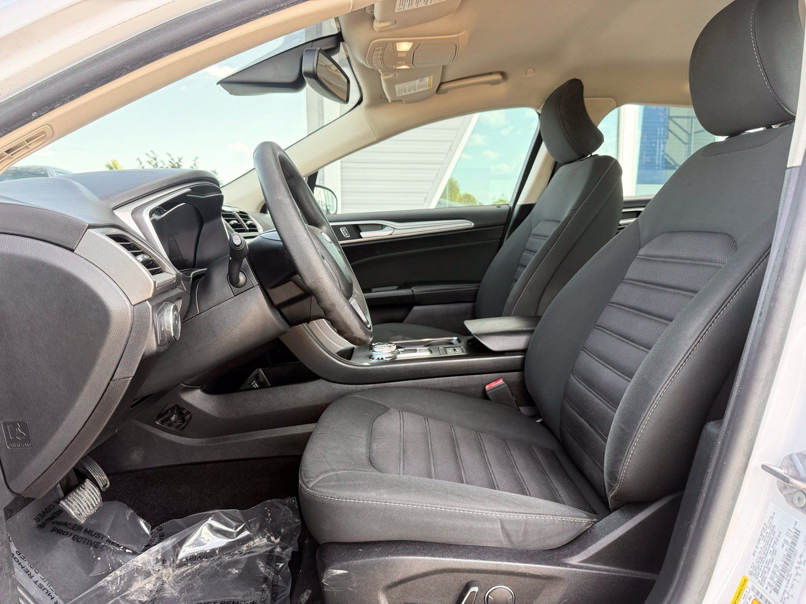 Used 2019 Ford Fusion SE FWD image 12
