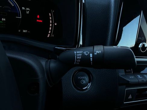 Used 2025 Toyota Camry SE image 34