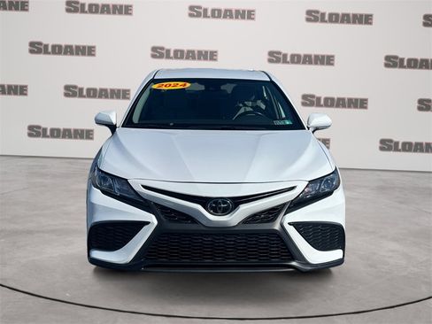 Used 2024 Toyota Camry SE image 8