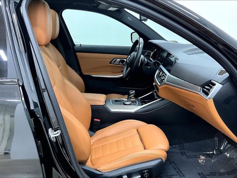 Used 2019 BMW 330i Sedan w/ M Sport Package image 9