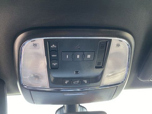 Used 2020 Jeep Grand Cherokee Limited w/ Premium Lighting Group image 25