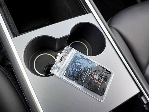 Used 2023 Tesla Model Y 2WD image 34