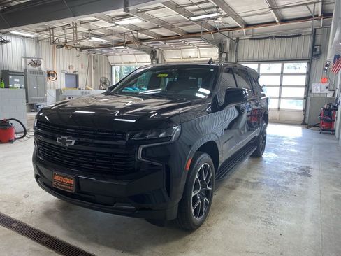 Used 2024 Chevrolet Suburban RST w/ Luxury Package AWD/4WD image 8