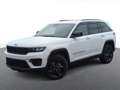 Used 2023 Jeep Grand Cherokee Altitude