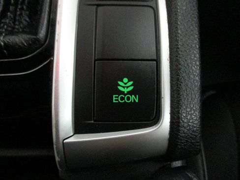 Used 2020 Honda Civic Sport image 21