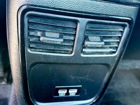 Used 2019 Chrysler 300 S image 31