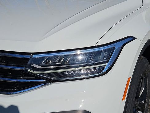 Certified 2022 Volkswagen Tiguan SE image 10
