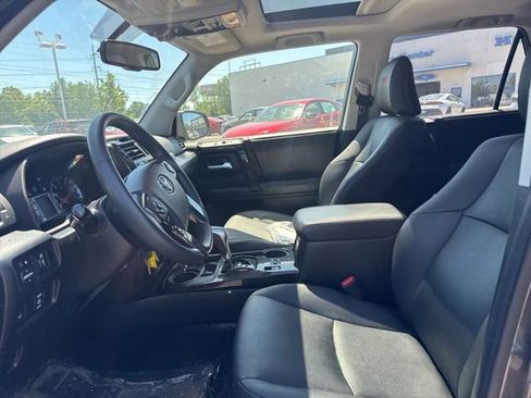 Used 2019 Toyota 4Runner TRD Off-Road Premium AWD/4WD image 19