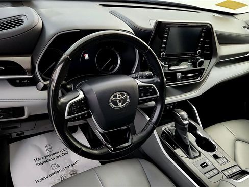 Certified 2020 Toyota Highlander XLE image 37