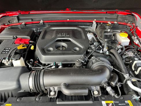 Used 2025 Jeep Wrangler Sport S image 31