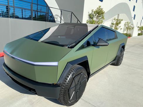 Used 2024 Tesla Cybertruck Cyberbeast AWD/4WD image 2