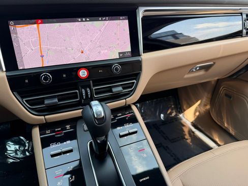 Certified 2022 Porsche Macan S AWD/4WD image 26