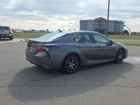 Used 2024 Toyota Camry SE w/ Convenience Package FWD image 6