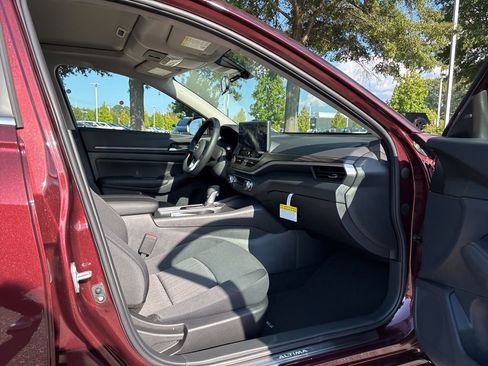 New 2025 Nissan Altima 2.5 SV w/ SV Special Edition Package image 17