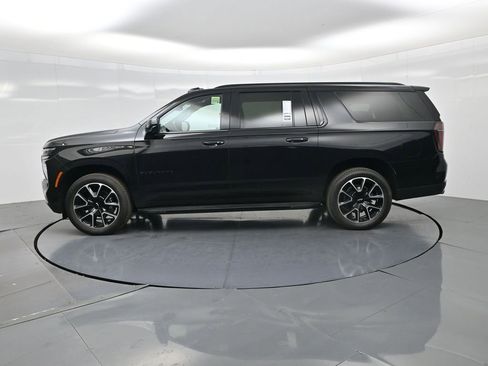 Used 2025 Chevrolet Suburban RST AWD/4WD image 9