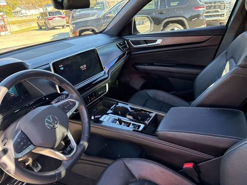 Used 2024 Volkswagen Atlas Cross Sport SEL R-Line image 11