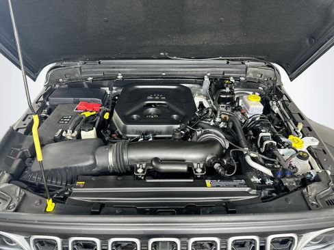Used 2025 Jeep Wrangler Unlimited Sahara w/ Technology Group AWD/4WD image 33