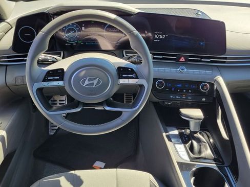 Certified 2025 Hyundai Elantra SEL FWD image 4