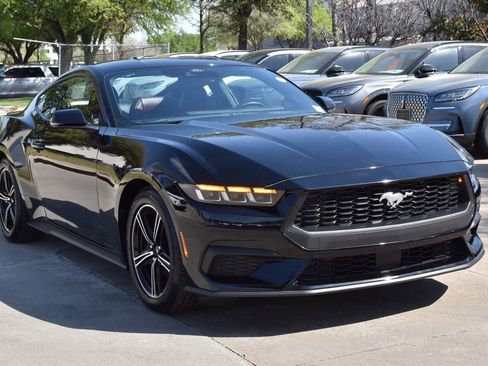 Used 2025 Ford Mustang Premium image 4