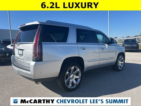 Used 2019 Cadillac Escalade Luxury image 12