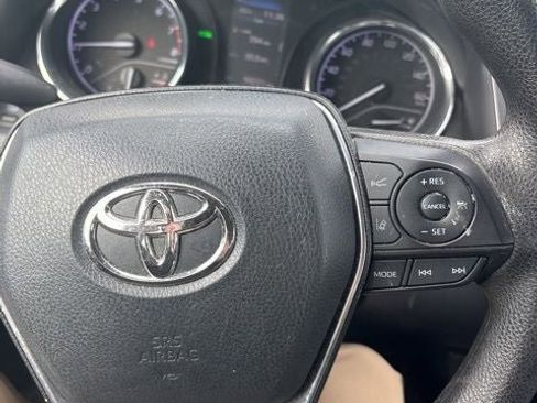 Used 2019 Toyota Camry LE image 24