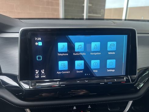 Used 2024 Volkswagen Atlas Cross Sport SE w/ Panoramic Sunroof Package AWD/4WD image 22