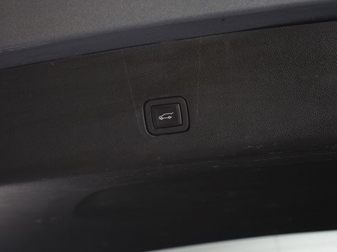 Used 2018 Chevrolet Traverse Premier image 11