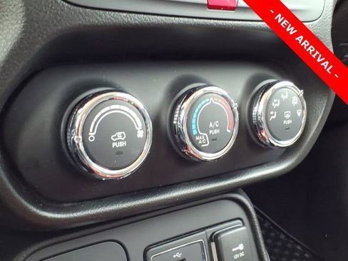 Used 2016 Jeep Renegade Trailhawk AWD/4WD image 24