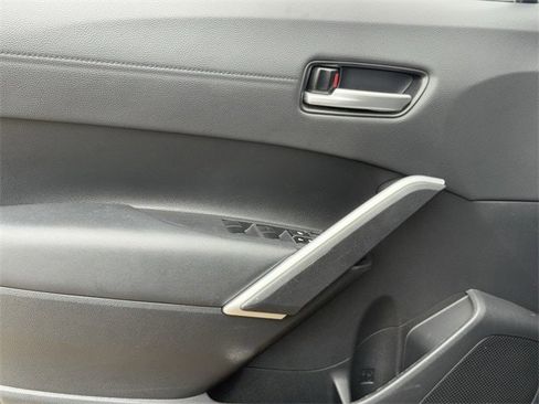 Used 2023 Toyota Corolla Cross XLE image 27